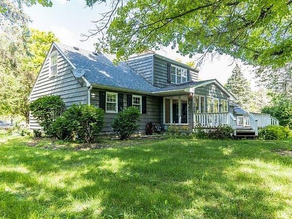 3rd image of 7310 Gleneagle Cir