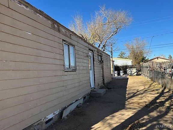 3rd image of 2955 E Thompson Avenue