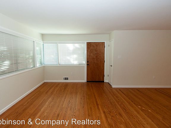 4th image of 294 Waverley St APT 1