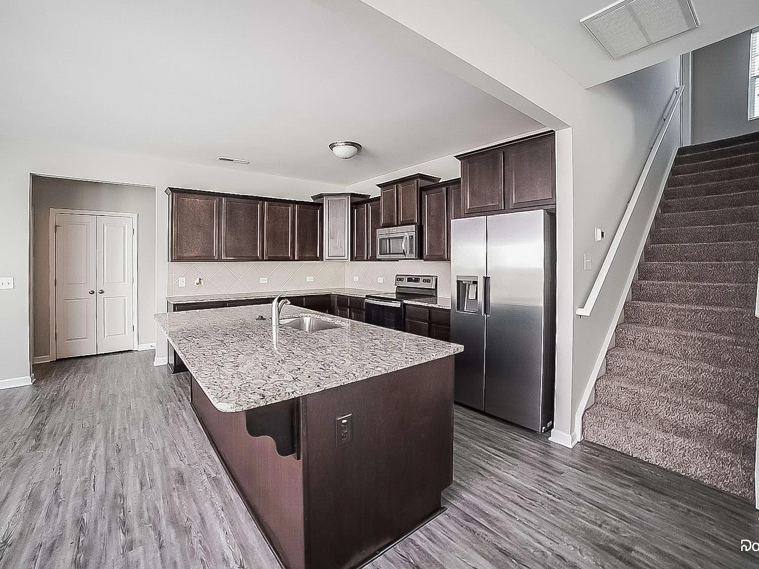 4 bed, 2.5 bath, 2764 sqft, $2,360 — Photo 3