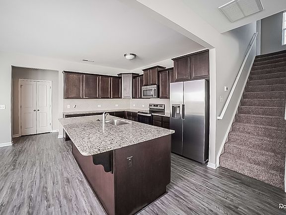 3rd image of 391 Shady Grove Ct