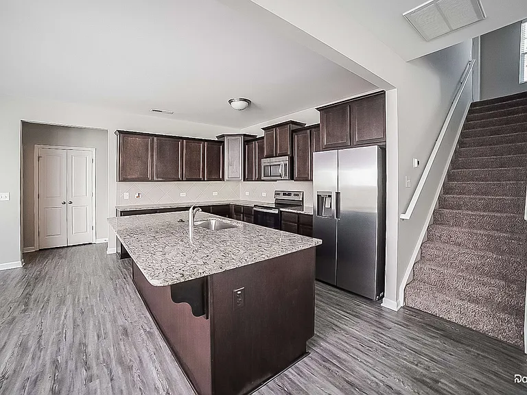 391 Shady Grove Ct — Photo 3