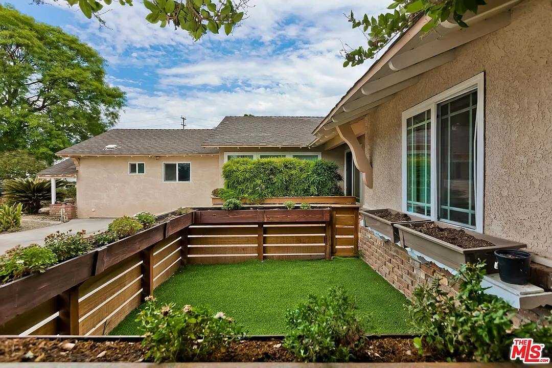 1 bed, 1.0 bath, $1,995 — Photo 1
