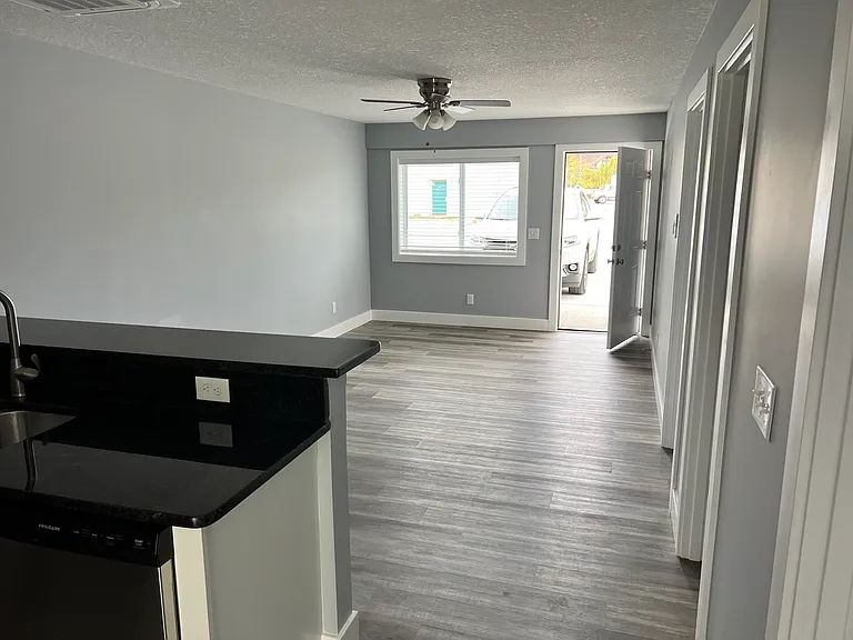 337 S 1st St #337 — Photo 4