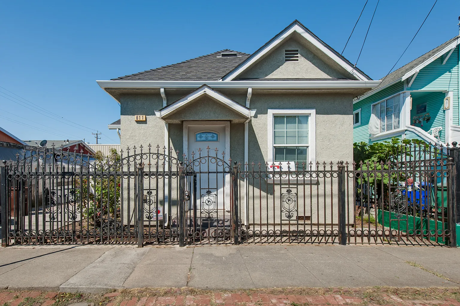 611 2nd St photo 1