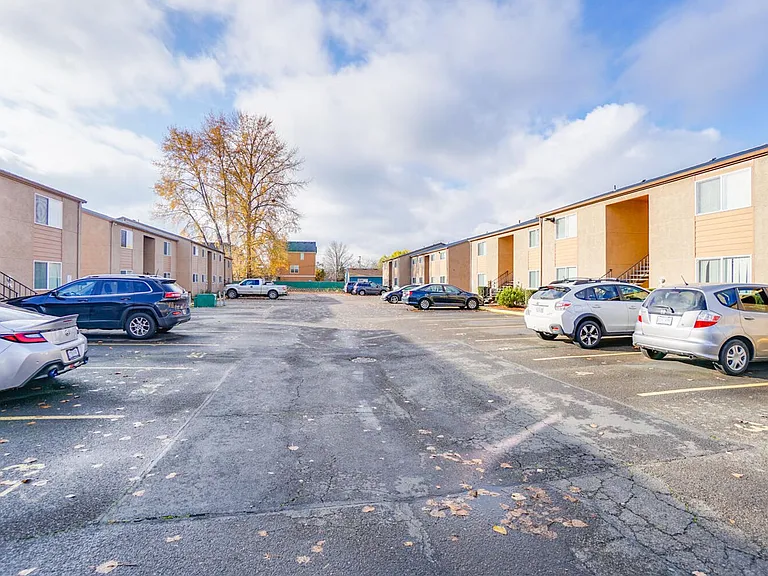 Westwood Apartments — Photo 30
