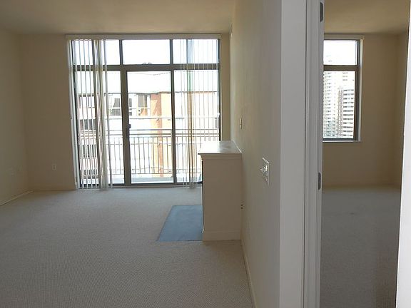 4th image of 1000 N Randolph St APT 907