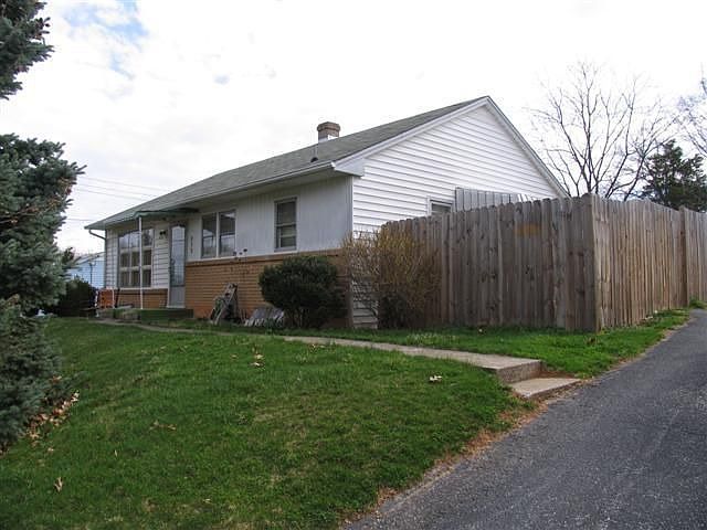 2nd image of 313 N Waverley St