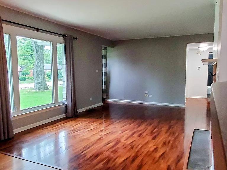418 E High St — Photo 4