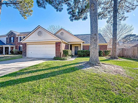 4th image of 18175 Holly Green Dr