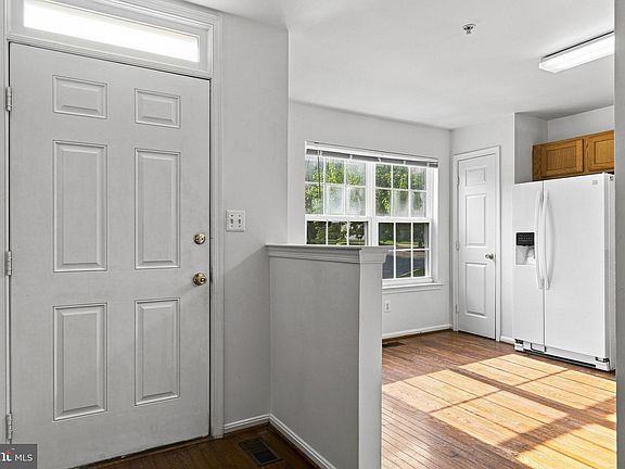 4th image of 387 Cambridge Pl