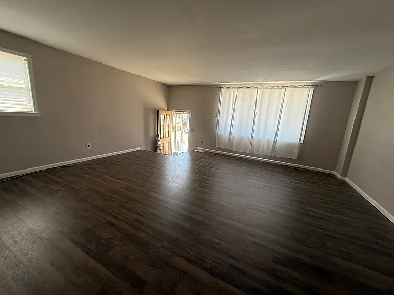 10211 Ambridge Pl — Photo 5