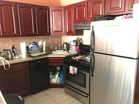 Rented by Premier Metro Realty Corp | media 67