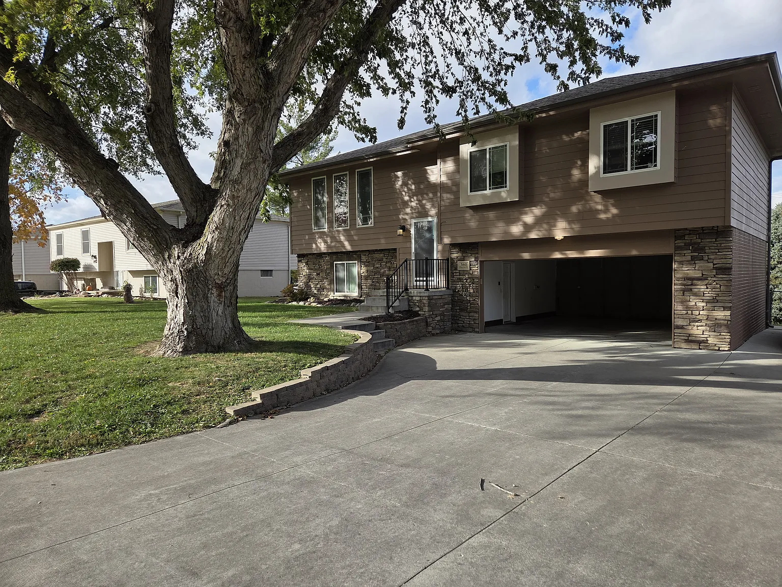 3 bed, 1849 sqft, $2,400 — Photo 2
