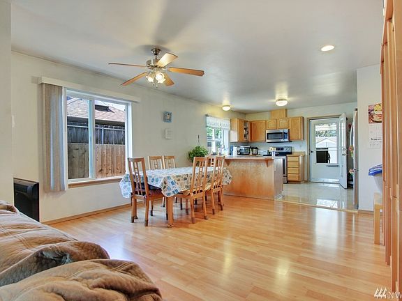 4th image of 9820 15th Ave E