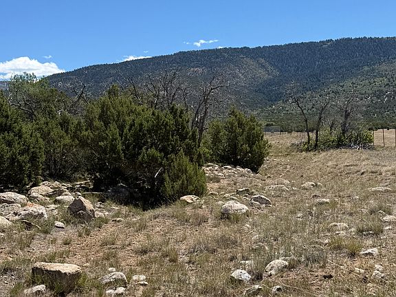 3rd image of 4 E Hollow Rd