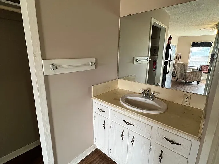1109 Shasta Dr #4 — Photo 4