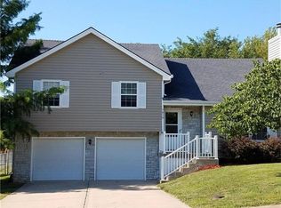 1610 Cooper Dr, Raymore, MO 64083