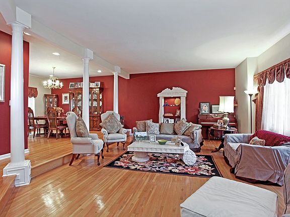 5th image of 131 Sidney Ct