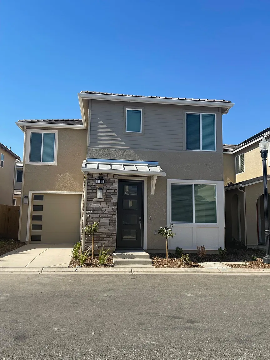 1109 Elevations Way W photo 1