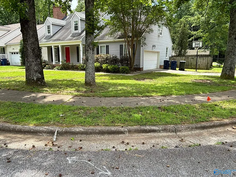 135 Suffolk Dr — Photo 28