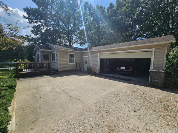 15246 Ripple Dr, Linden, MI 48451