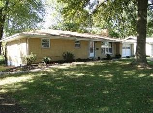 14 Huntington Dr, Belleville, IL