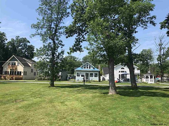3rd image of 90 Lakeshore Dr