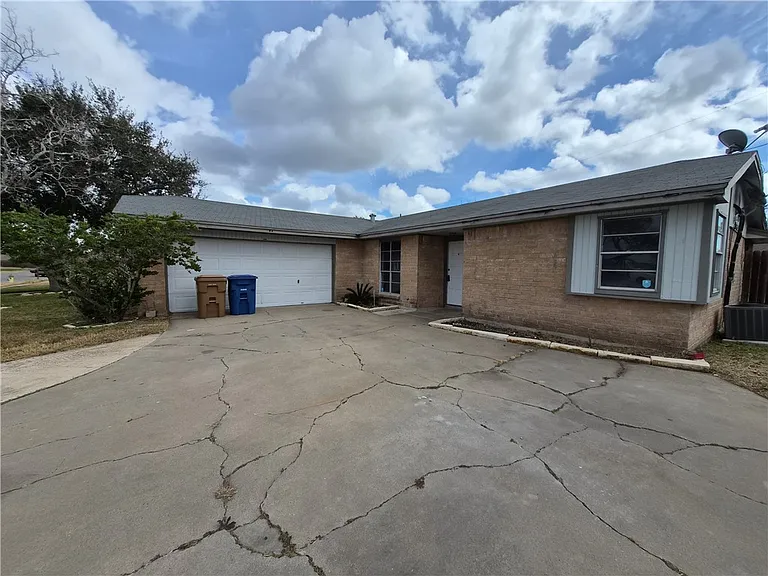 6013 Parkview Dr — Photo 2