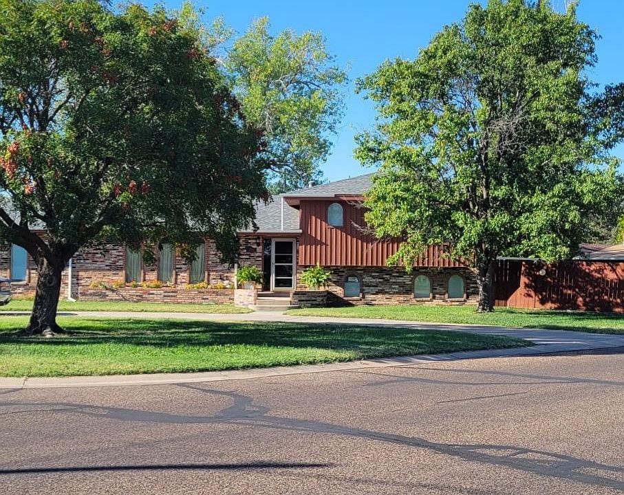 1st image of 2202 Dahlia Ln