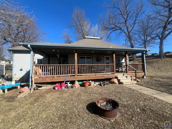 310 E Railway Ave, Onaga, KS 66521