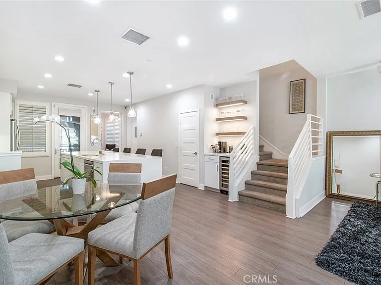 10 Brownstone Way — Photo 2