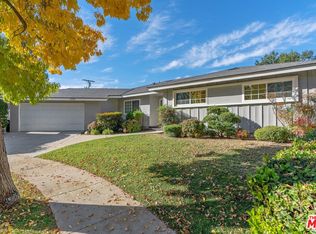 22563 Tiara St, Woodland Hills, CA 91367