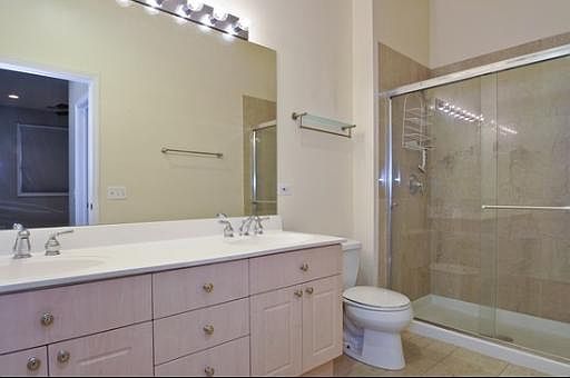 5th image of 621 W Barry Ave APT 203