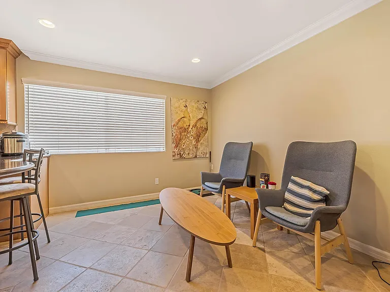 5800 Owensmouth Ave #7 — Photo 14