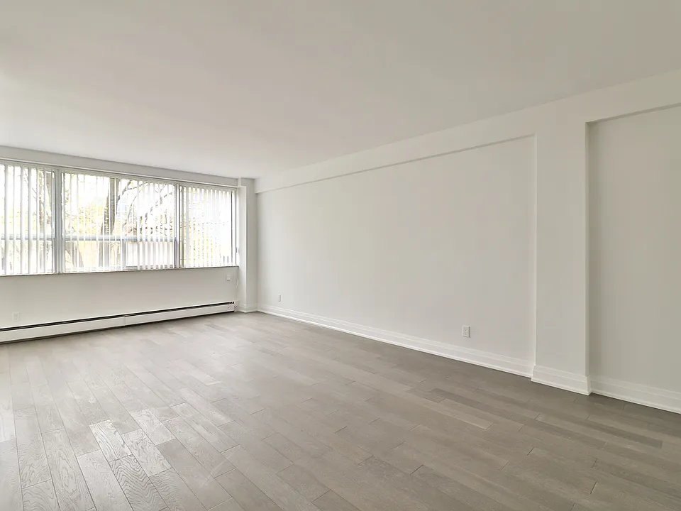 484 Avenue Rd