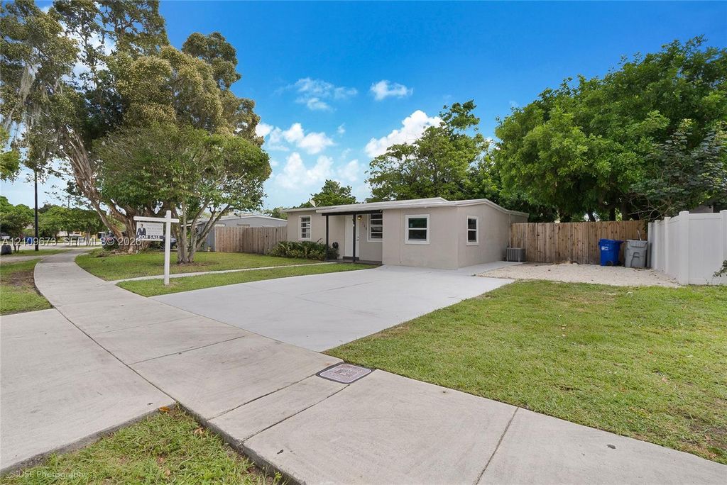 1748 NE 49th St, photo 5