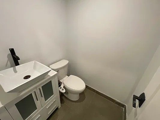 Rented by Tapiro Realty | media 12