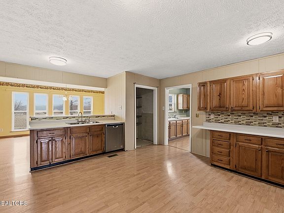 5th image of 2616 Best Rd