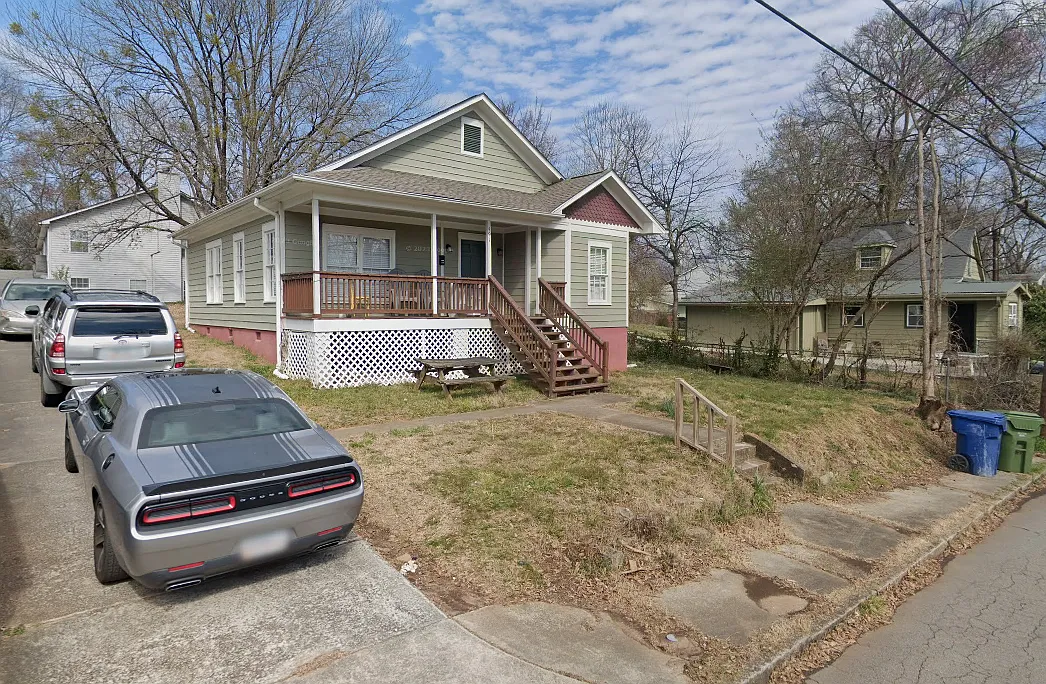 3 bed, $2,950 — Photo 2