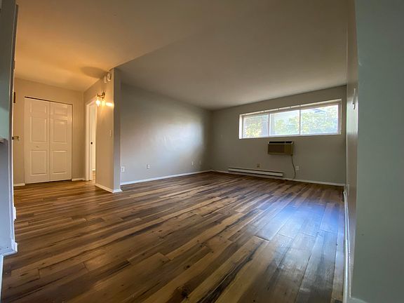 5th image of 1832 Winton Ave
