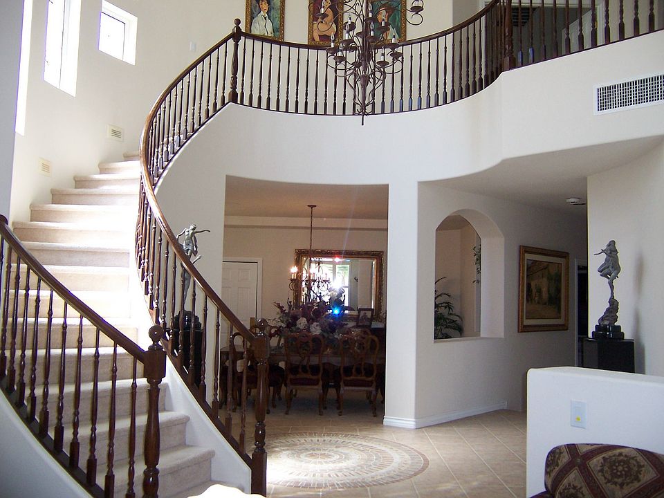 Entry w/tile medallion
