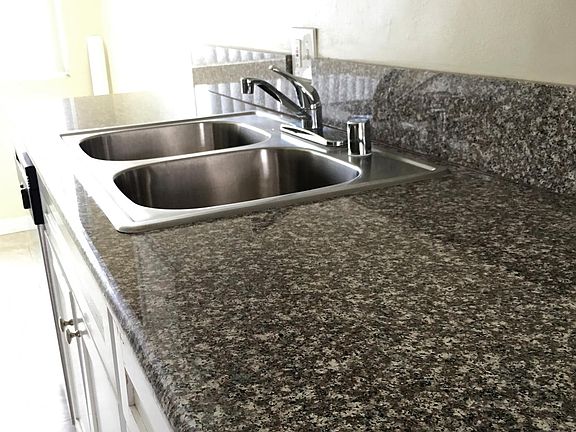2nd image of 5326 Cahuenga Blvd APT 5