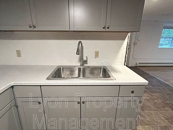 5th image of 1495 Ten Rod Rd #1R