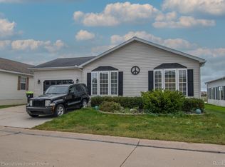 21620 Montmorency S, Macomb, MI 48044