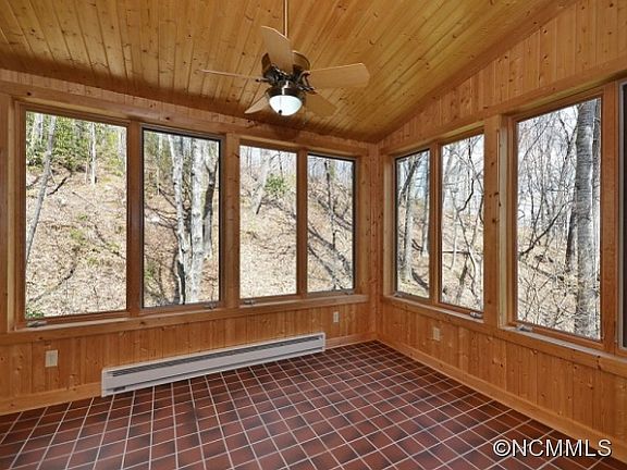 5th image of 44 Silverbell Ln