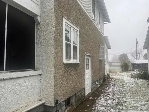 704 E Walnut St, Nappanee, IN 46550