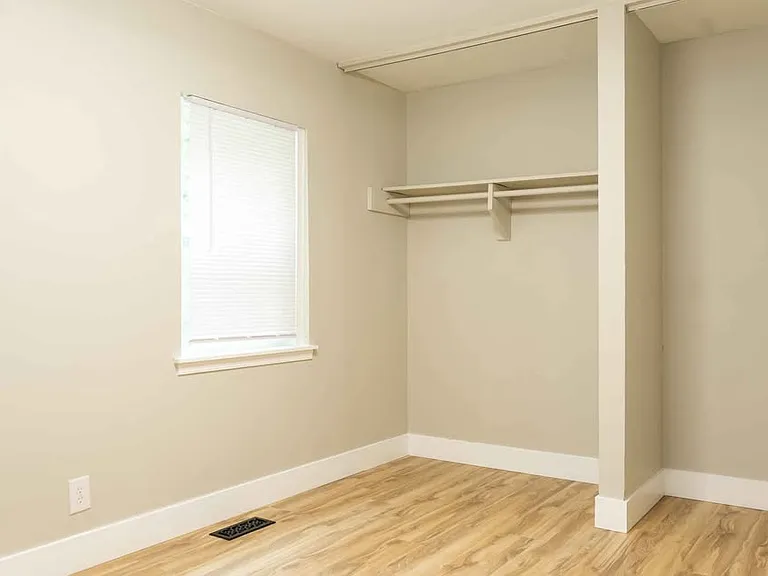 816 Waring St — Photo 3