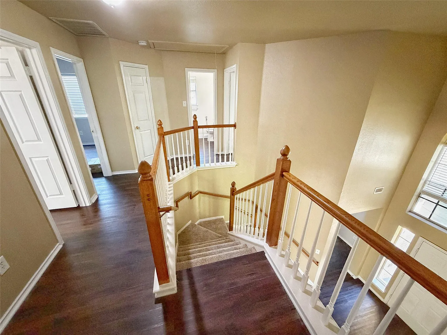 4 bed, 2.5 bath, 2312 sqft, $2,500 — Photo 3