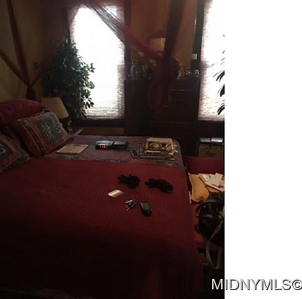 4th image of 1223 Seymour Ave